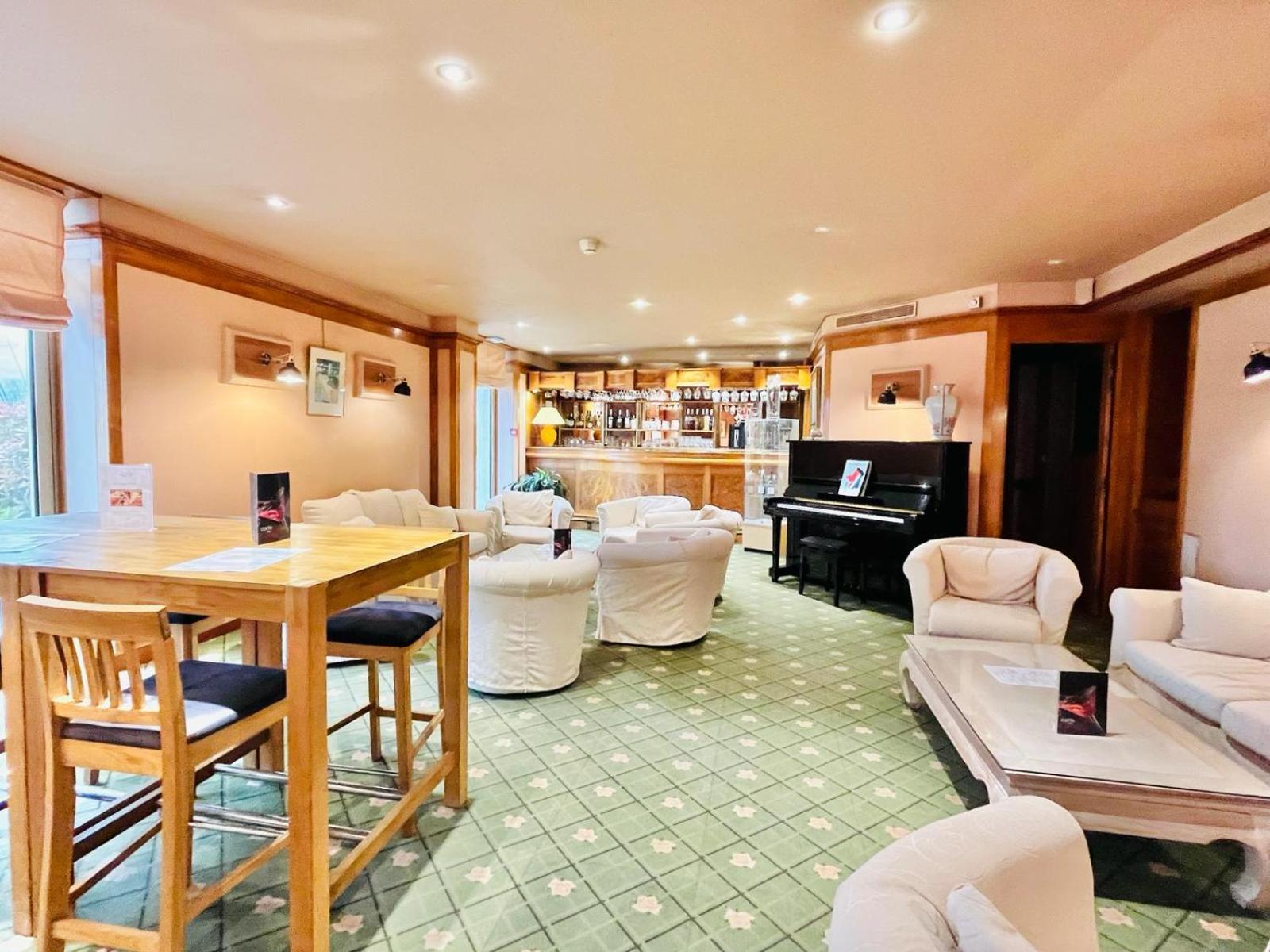 Logis Hotel Le Rivage Gien Exterior foto